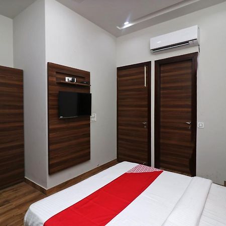 Oyo 38799 Savoy Guest House Pānīpat Buitenkant foto