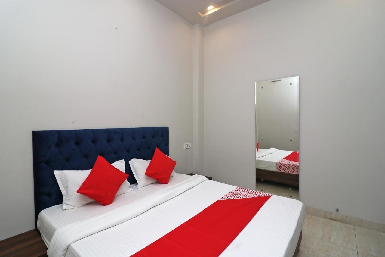 Oyo 38799 Savoy Guest House Pānīpat Buitenkant foto