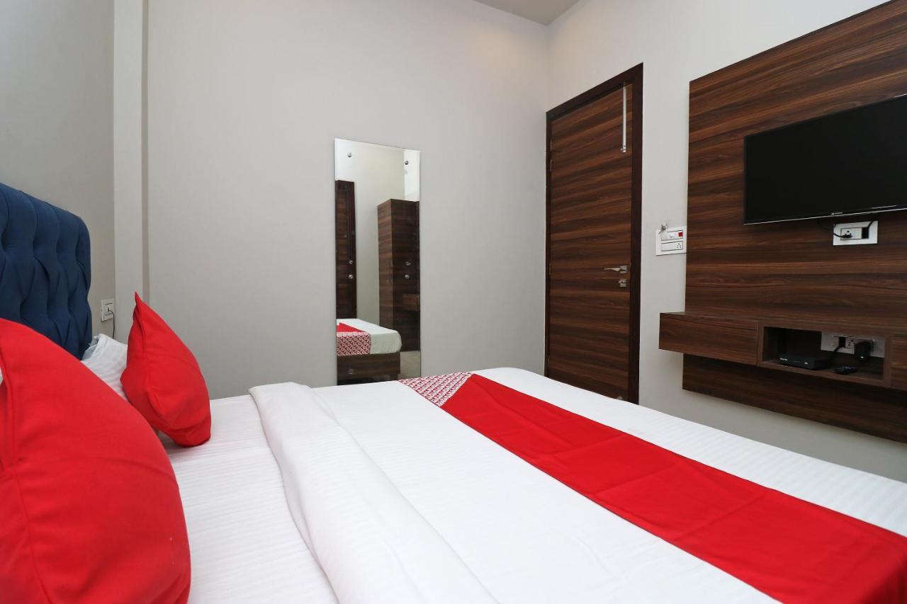 Oyo 38799 Savoy Guest House Pānīpat Buitenkant foto