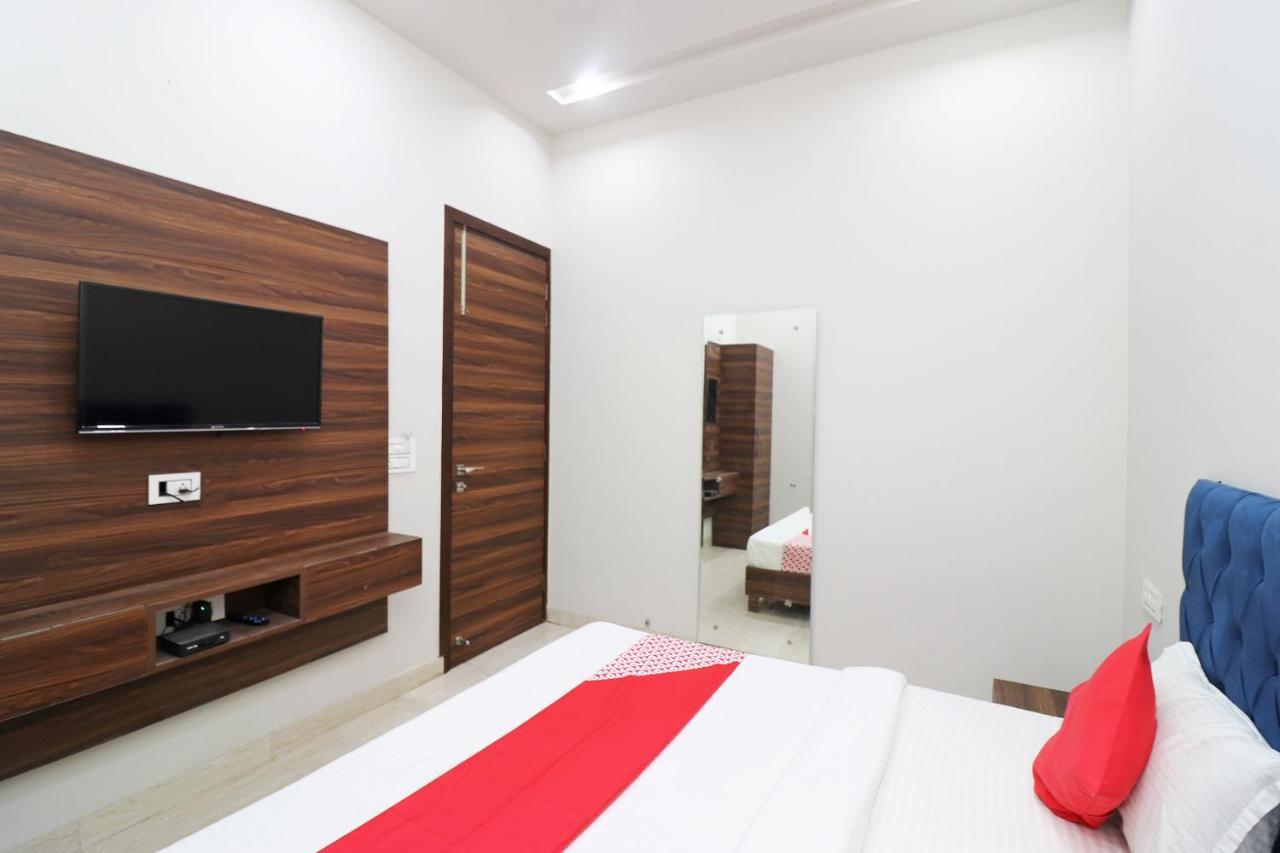 Oyo 38799 Savoy Guest House Pānīpat Buitenkant foto