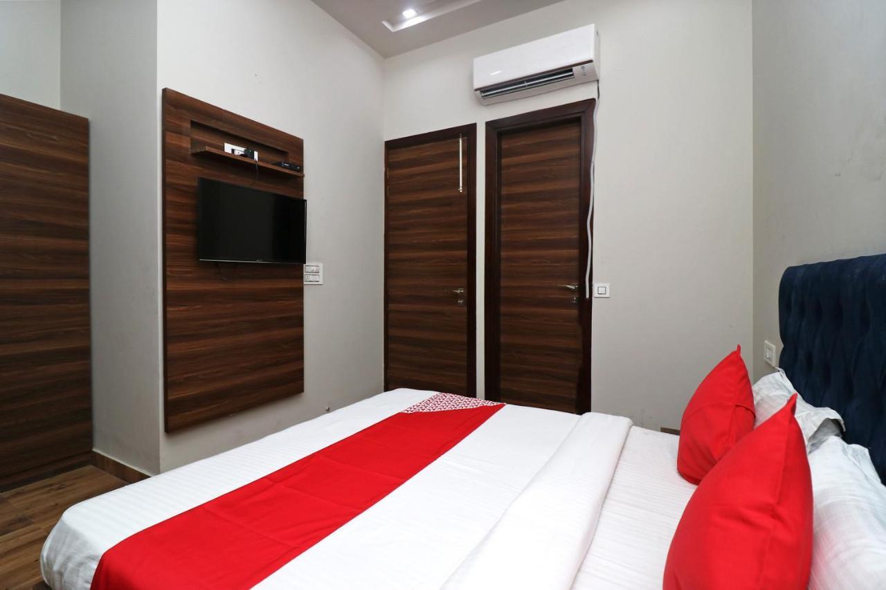 Oyo 38799 Savoy Guest House Pānīpat Buitenkant foto